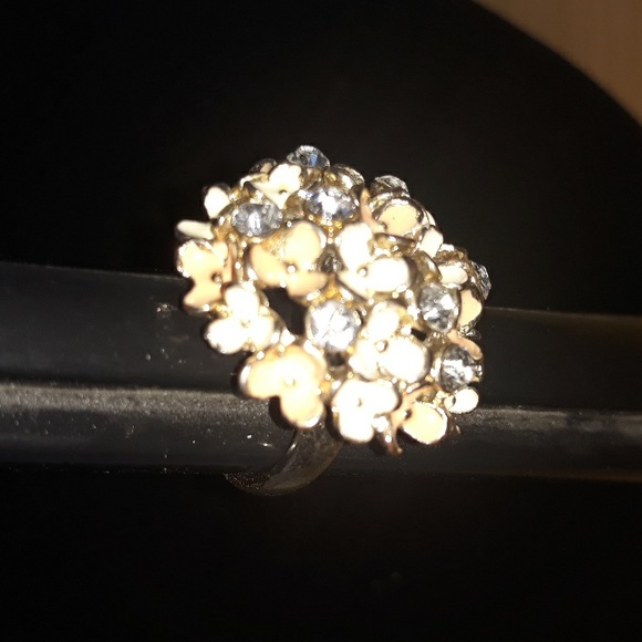 Tiny Flowers and Rhinestones Ladies Ring 7.5 - Picture 5 of 6